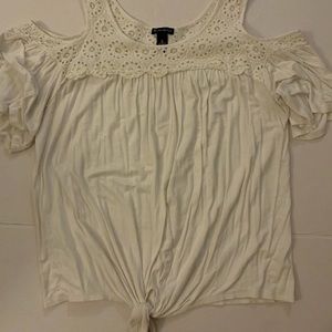 ✨MOVING SALE✨ White Cold Shoulder Lace Top